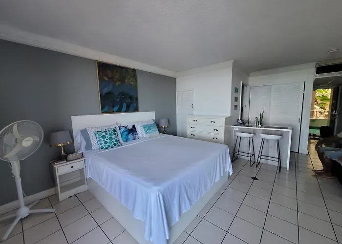 Apartment Blue Ripple At Club *